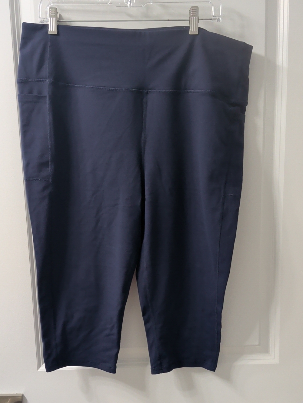 Skechers Navy Cropped High-Rise Capri Leggings